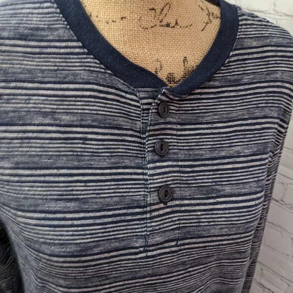 Old Navy Long Sleeve Shirt Small - Picture 5 of 6